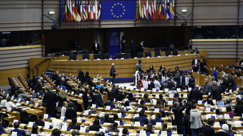 Европарламент предложил бойкотировать “самопровозглашенные власти Грузии“ и провести повторные выборы