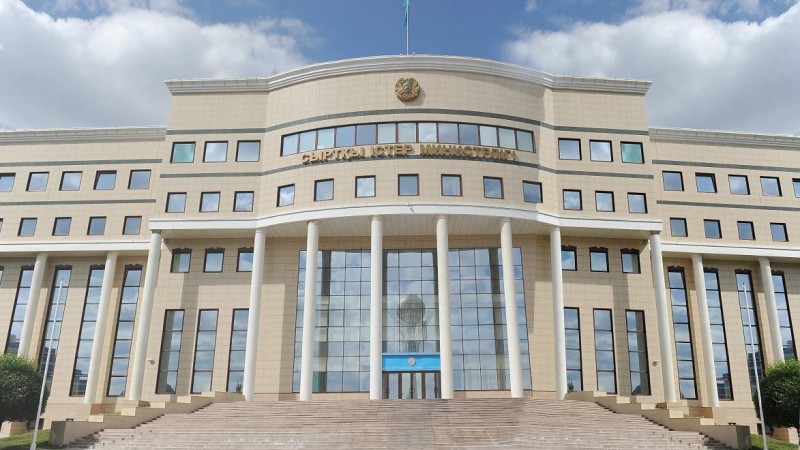 Казахстан начинает выдачу "золотых виз"