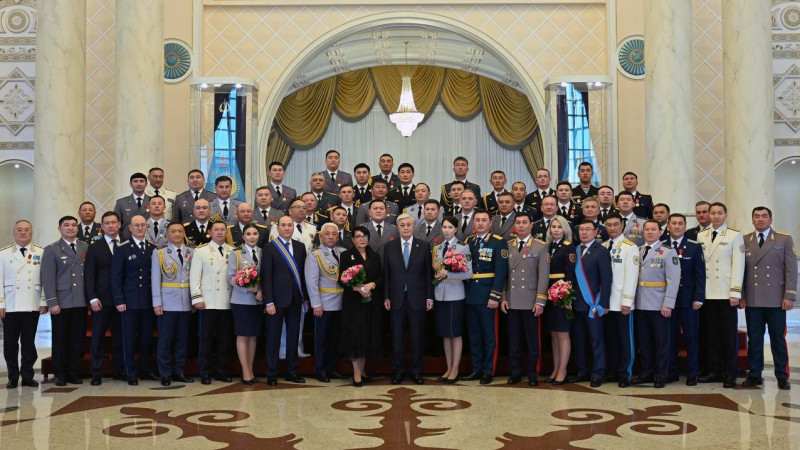 Кому Президент присвоил новые звания: указ опубликован