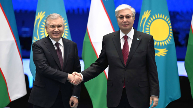 Токаев и Мирзиеев провели неформальную встречу в Алматы, подчеркивая свое партнерство