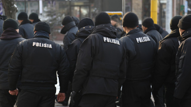 “Превратили это в заработок“. Депутат потребовал наказывать за розыгрыши в полицейской форме
