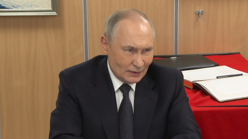 Путин предложил установить временное правительство в Украине и высказал мнение о поражении вооружённых сил Украины.