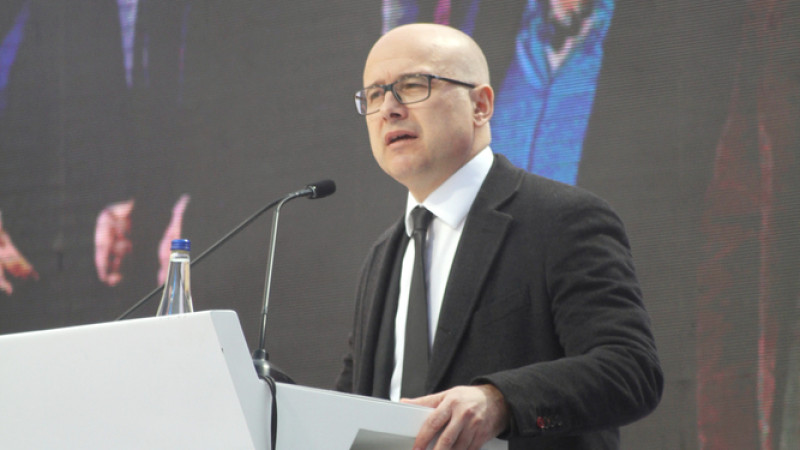 Сербский парламент отстранил от должности премьера Вучевича