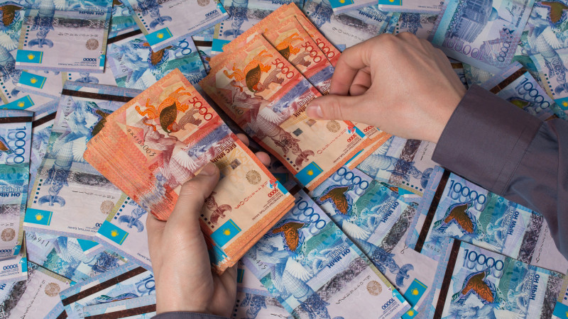 Вице-министр сообщил, сколько казахстанцев зарабатывают больше 3 миллионов тенге в месяц