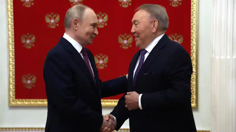 Московские горизонты: Назарбаев и Ашимбаев — не все дороги ведут в Кремль
