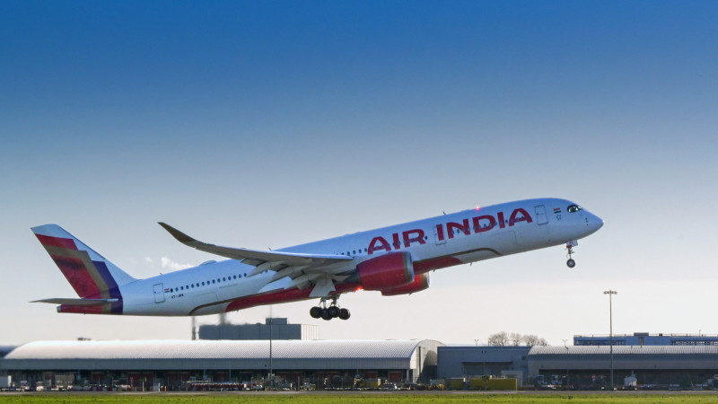 Общественность в шоке: пилот Air India жертвовал карьерой ради заботы о больном отце {city2}
