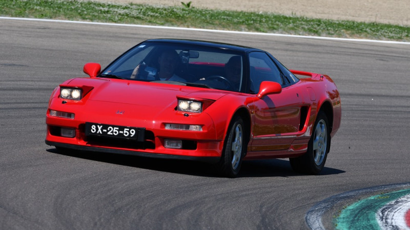 NSX возвращается: что скрывает Honda за восстановлением? {city2}