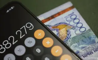 Общественность в недоумении: как тенге слабеет при росте цен на нефть?