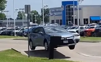 Аномальная жара в Миссури: дорожный катастрофа подкинула авто в небо, став символом климатических угроз