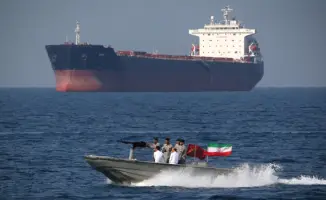 Ормузский пролив: Иран закрыл путь к нефти мира?