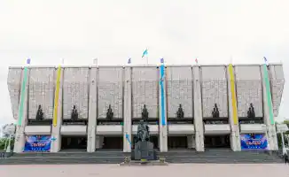 Общественность обеспокоена реконструкцией театра Ауэзова в Алматы