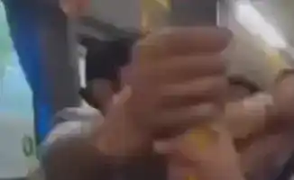 Драка в алматинском автобусе: видео инцидента набирает популярность в соцсетях