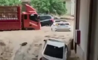 Наводнение в провинции Гуйчжоу: автомобили под водой и разрушительные последствия для автовладельцев