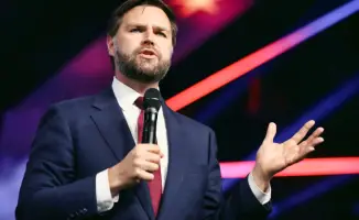 Необычная защита: снайперы на трибунах поднимают вопросы о безопасности высокопоставленных чиновников в США