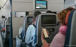 Казахстанцы на воздушном карусели: как отмены рейсов превратили эвакуацию в театральное представление