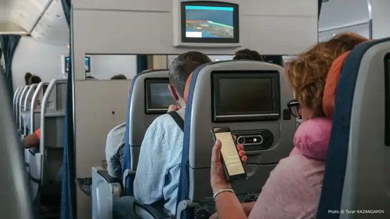 Казахстанцы на воздушном карусели: как отмены рейсов превратили эвакуацию в театральное представление