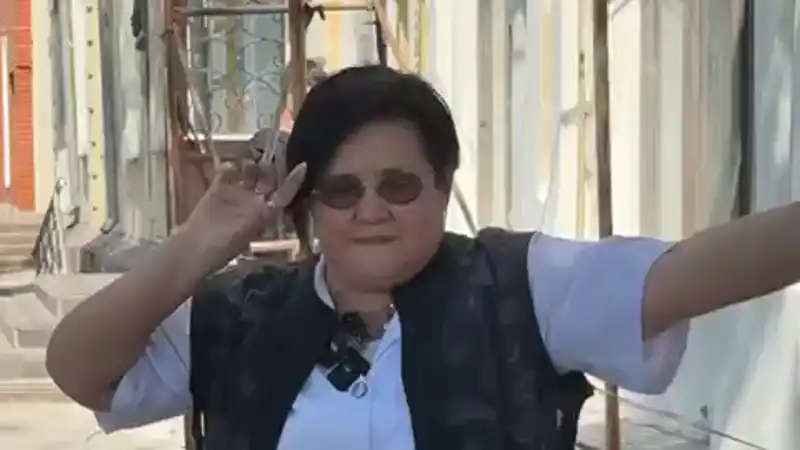 Ажар Сагандыкова танцует каражорга у музея Потанина в Павлодаре: яркое событие 2023 года