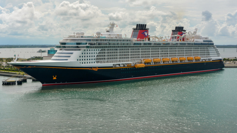 Трагедия на борту Disney Dream: последствия падения девочки в океан вызывают общественное беспокойство и вопросы безопасности на круизных лайнерах {city2}