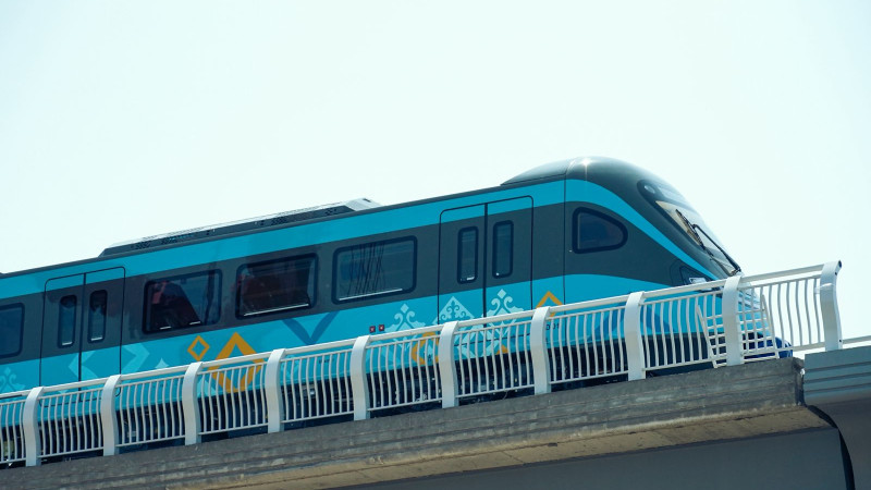 Депутат из Мажилиса продемонстрировал интерьер вагонов LRT в Астане {city2}
