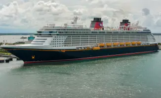 Трагедия на борту Disney Dream: последствия падения девочки в океан вызывают общественное беспокойство и вопросы безопасности на круизных лайнерах