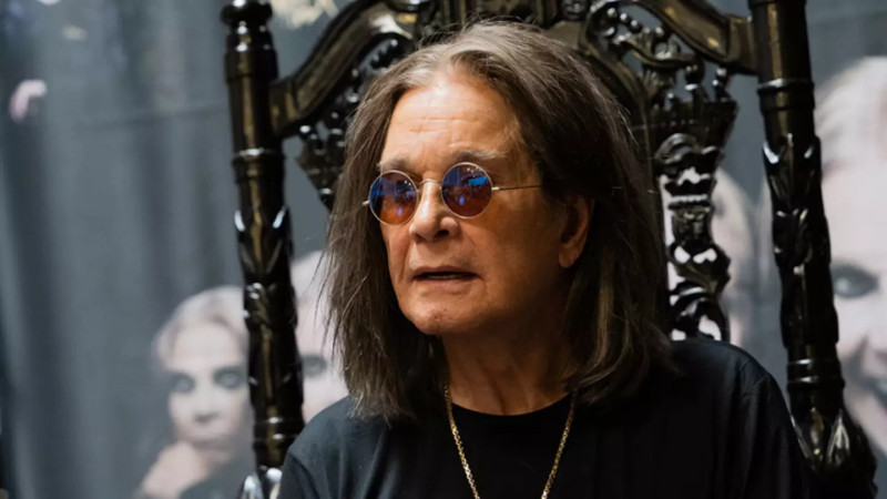 Покидает сцену рок-легенда: Оззи Осборн, основатель Black Sabbath, ушел из жизни в 76 лет {city2}