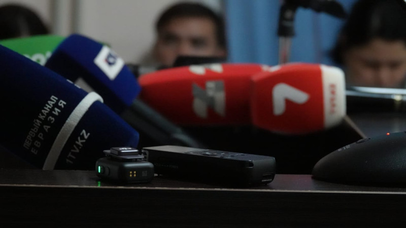 В тени судебного зала: Ернар Жиембай и его мрачный спектакль о покушении на Руслана Берденова {city2}