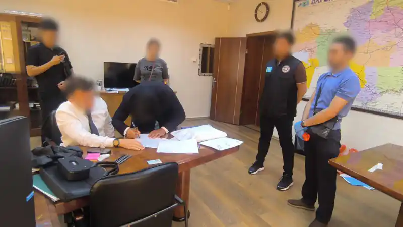 Ответственность за скандал с экс-вице-министром транспорта: мнения Бозумбаева и Каната на улице Транспортной, 15 октября 2023