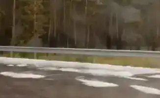 Необычный снегопад в конце августа повлиял на дорожную ситуацию вблизи Астаны и Макинки