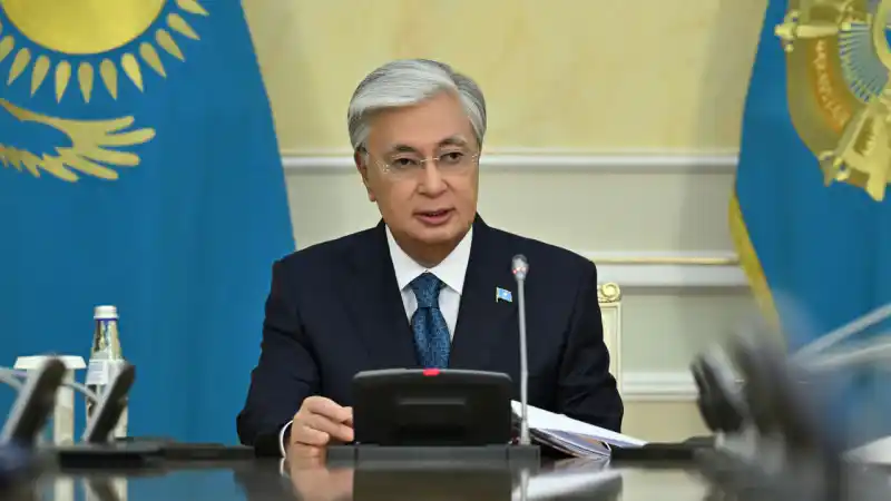 Президент Казахстана Касым-Жомарт Токаев поручил контролировать сомнительные финансовые потоки, что подчеркивает его стремление к прозрачности и борьбе с коррупцией в стране.