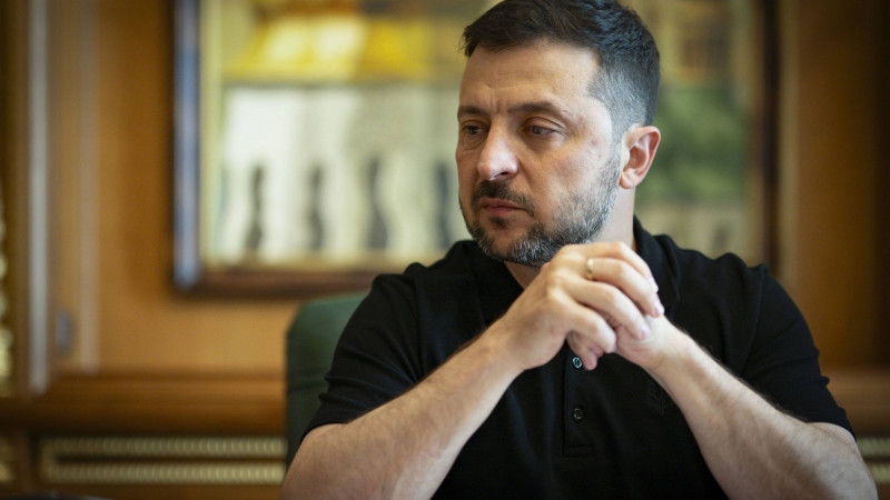 Зеленский: Украинские войска останутся в Донбассе, уход невозможен {city2}
