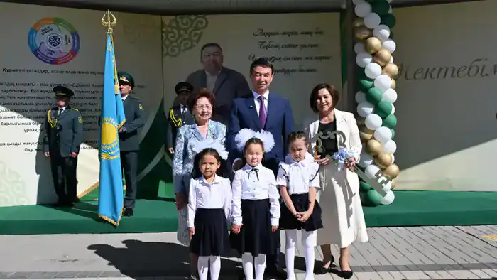 Аким Алматы отметил важность нового учебного года для будущего школьников, подчеркивая развитие образовательных возможностей в городе.