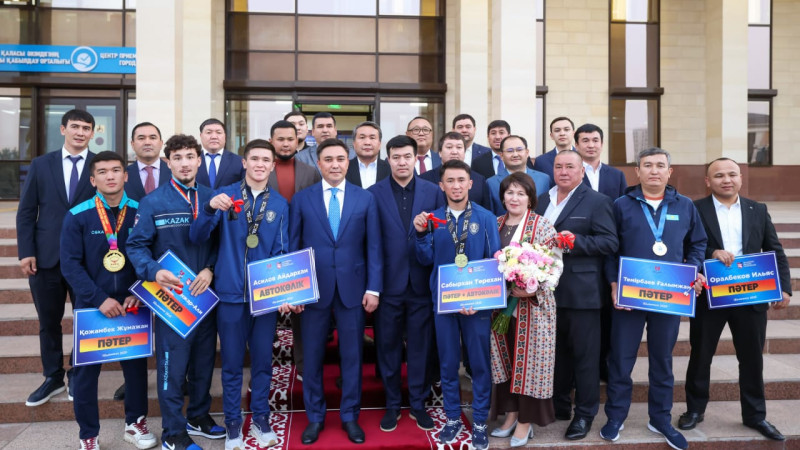 Встреча Акима Шымкента с чемпионами мира и Азии: новые перспективы для развития спорта в регионе Шымкенте