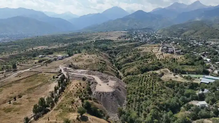 Алматы на грани бедствия: депутат требует действий по элитным домам в горах