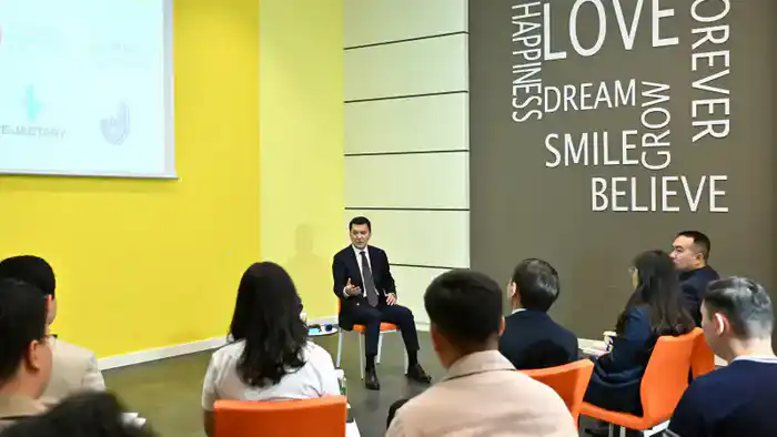 Ерлан Карин: Неотвратимость наказания как основа принципа "Закон и порядок" в контексте молодежных инициатив