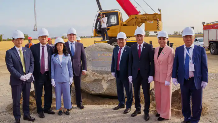В Алматинской области заложен первый камень культурно-делового центра K-park в новом городе будущего Alatau City. Проект, инициированный Ассоциацией корейской диаспоры, направлен на развитие культурных и деловых связей, а также на создание уникальной горо