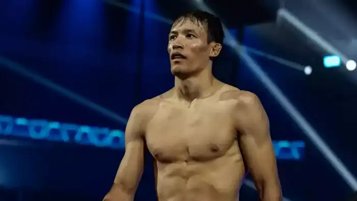 Казахстанский боец Саят Аватар Абдуали (9-0) стал новым чемпионом бойцовской лиги Octagon, одержав победу на 79-м номерном турнире организации.