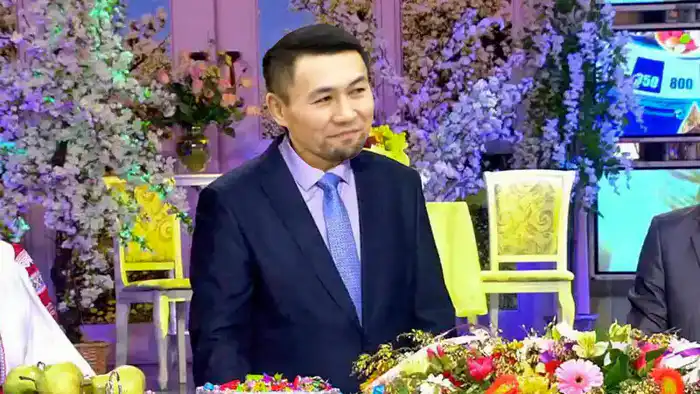 Депутат на пленарке: поздравление или шоу 'Поле чудес'?