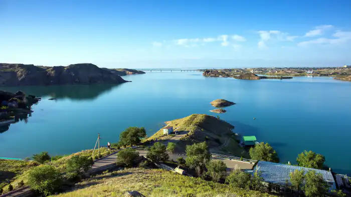 Земельные дары на берегу Капшагая: как родственники экс-президента и олигархи ловят удачу в мутной воде