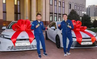 Казахстанские боксеры Сабырхан получили квартиры и автомобили, что подчеркивает значимость их победы на чемпионате мира и вдохновляет новое поколение спортсменов