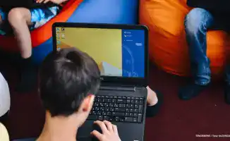 Детство в плену экранов: как TikTok заменяет дворовые игры и дружбу на виртуальные лайки