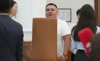 Социальные контрасты: Грустный министр и смеющиеся депутаты на фоне Послания Президента 2025