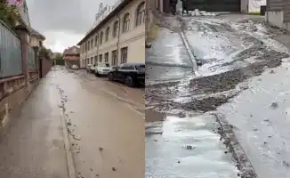 Сильный ливень в Алматы вновь повредил улицу Аманжол, где ранее провалились 13 автомобилей, вызывая недовольство местных жителей, которые жалуются на постоянные проблемы с дорогой после дождя.