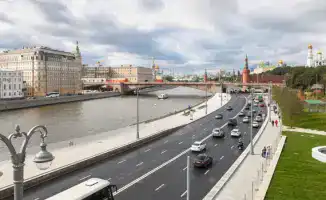 Атака украинских беспилотников на Москву: как это влияет на общественное восприятие безопасности в столице