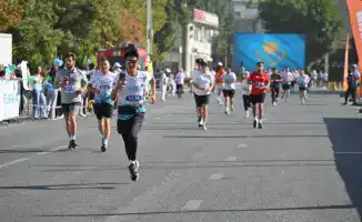 Шымкент встречает чемпионов: массовый забег собрал 7 тысяч участников