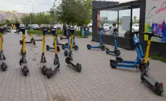 Президент Казахстана Касым-Жомарт Токаев дал 'безотлагательное' поручение по регулированию использования электросамокатов в ответ на растущую обеспокоенность по поводу безопасности пешеходов. В своём Послании народу он подчеркнул необходимость принятия ме