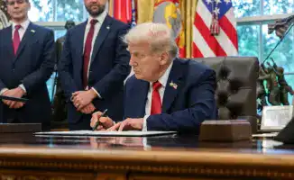 Президент США Дональд Трамп направляет войска в Портленд, штат Орегон, с целью защиты федеральных иммиграционных объектов от 'внутренних террористов'. Это решение вызвало обеспокоенность среди местных жителей и правозащитников, которые считают, что такие 