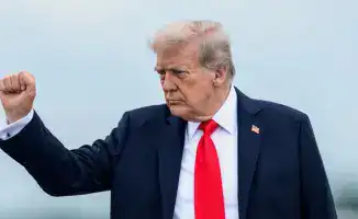 Американский лидер Дональд Трамп объявил о достижении соглашения с Китаем по TikTok, что позволит сохранить работу этой социальной медиаплатформы в США. Переговоры с Си Цзиньпином привели к положительному результату, обеспечив дальнейшее функционирование 