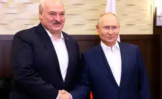 Президент Беларуси Александр Лукашенко предупредил, что украинский лидер Владимир Зеленский должен немедленно согласиться на требования Кремля, иначе он рискует "потерять всю Украину".