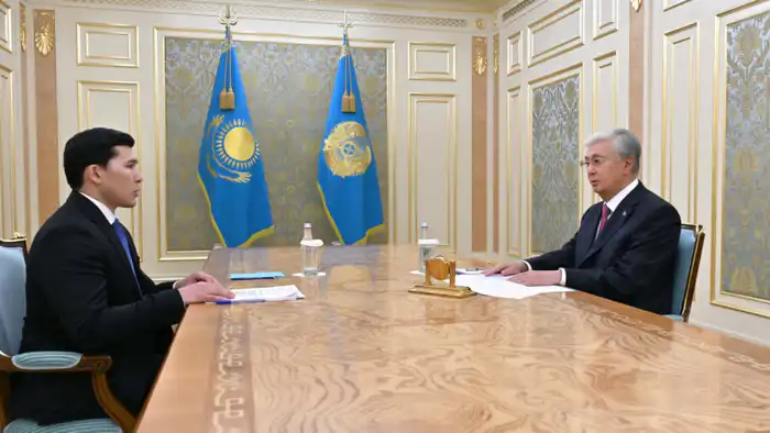 Токаев запускает футбольный мяч в приватизацию: министр спорта должен забить гол в реформе клубов