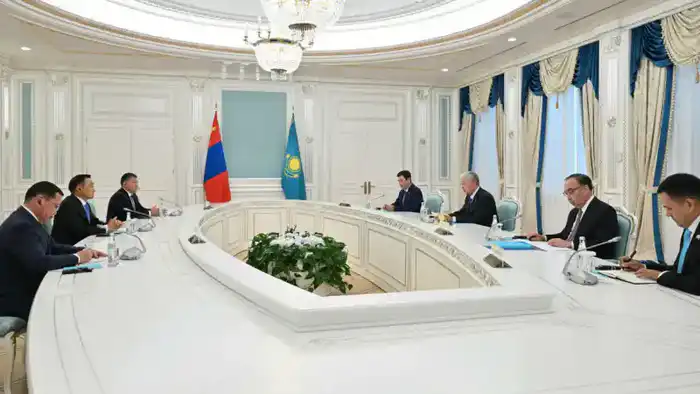 Токаев встретился с председателем парламента Монголии Дашзэгвийном Амарбаясгаланом